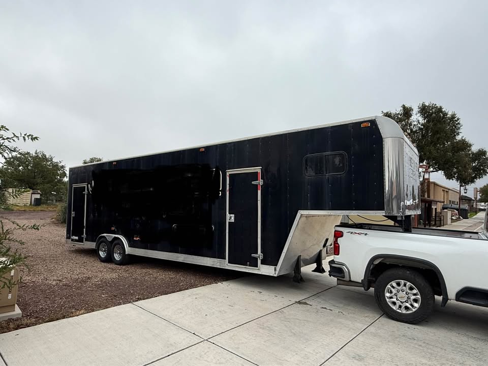1998 35 ft Enclosed Car Hualer, photo 2