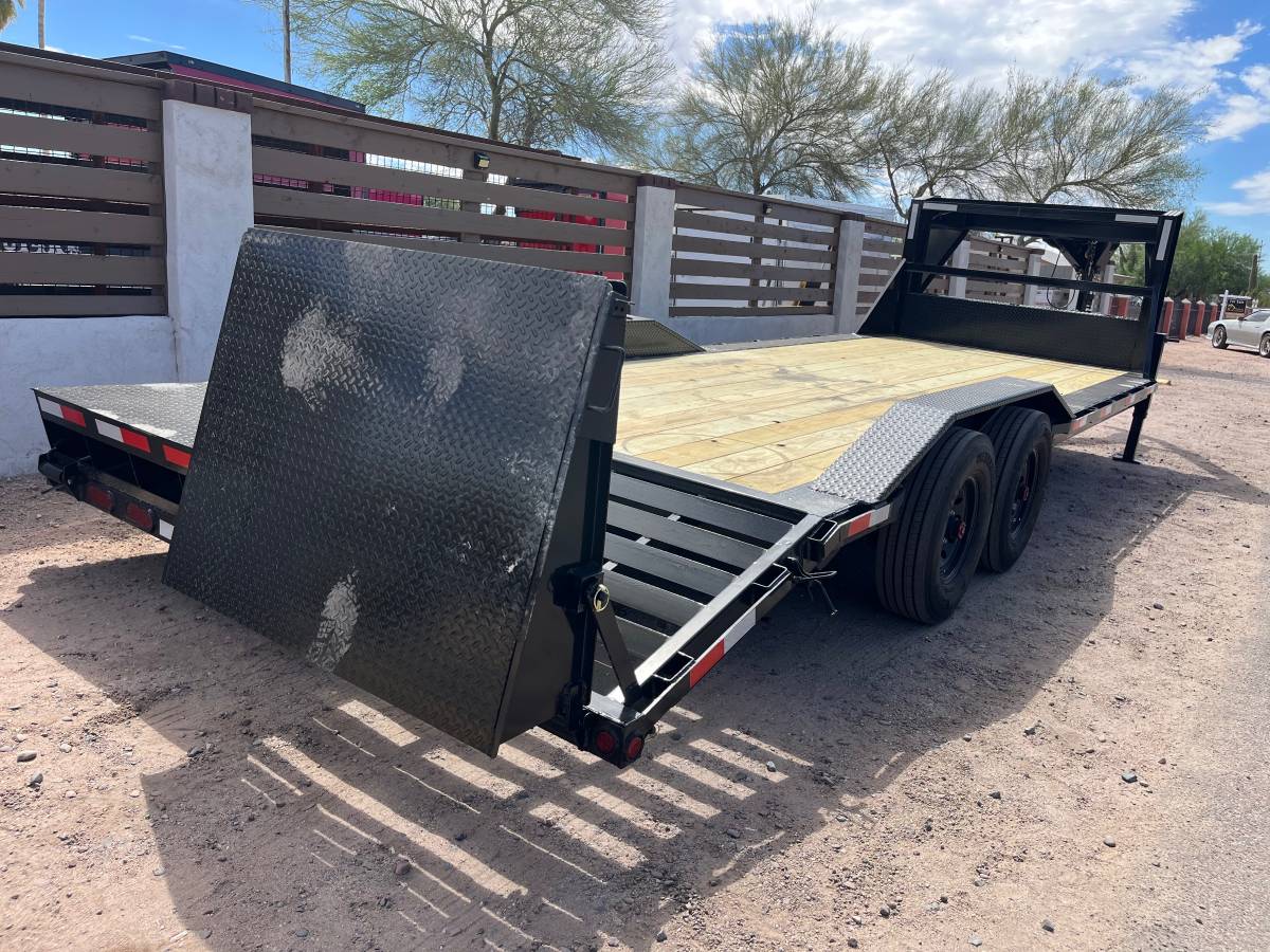 2026 gooseneck trailer equipment driver over fender 102”x24’, photo 2