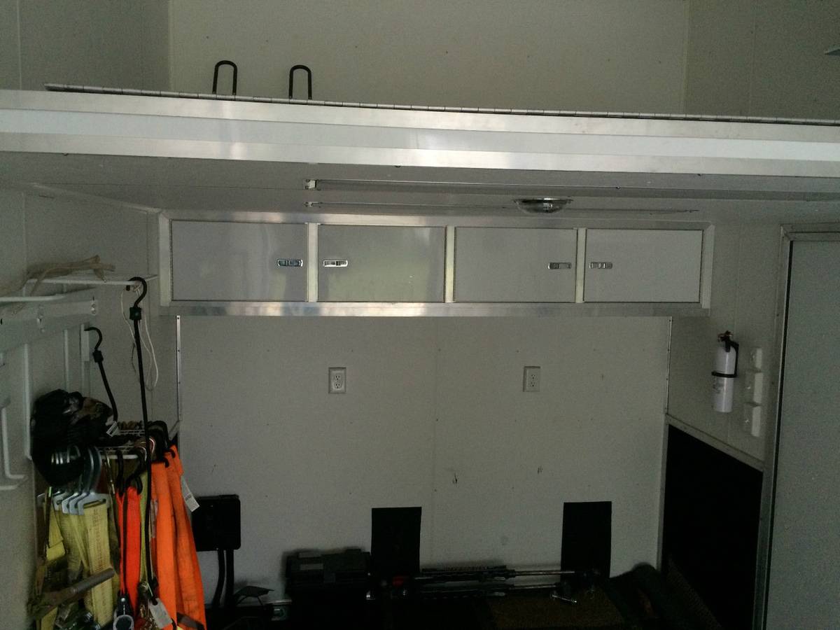 2014 26' Vintage Stacker Racing Trailer with A/C and Cabinetry, photo 3