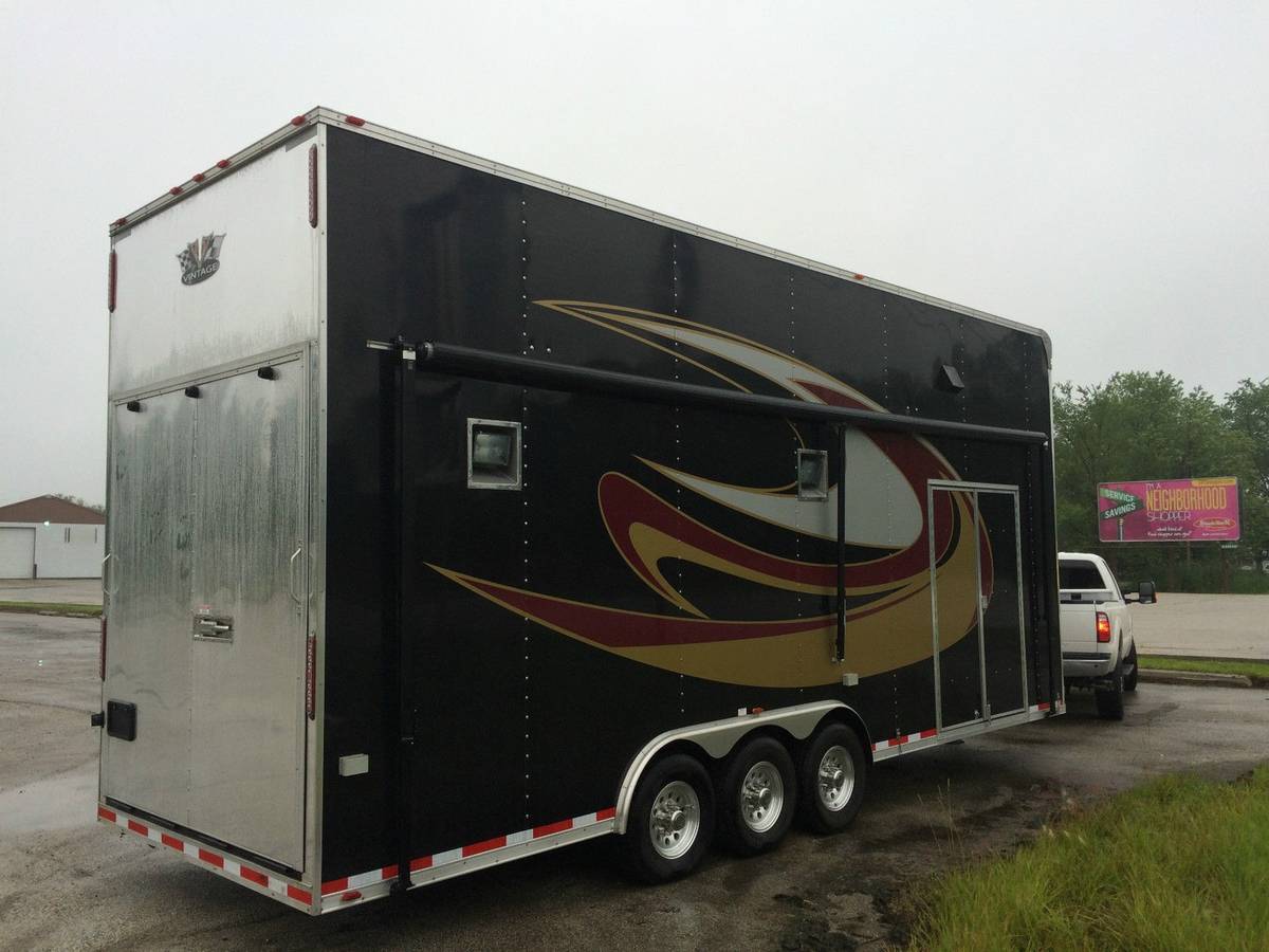 2014 26' Vintage Stacker Racing Trailer with A/C and Cabinetry, photo 5