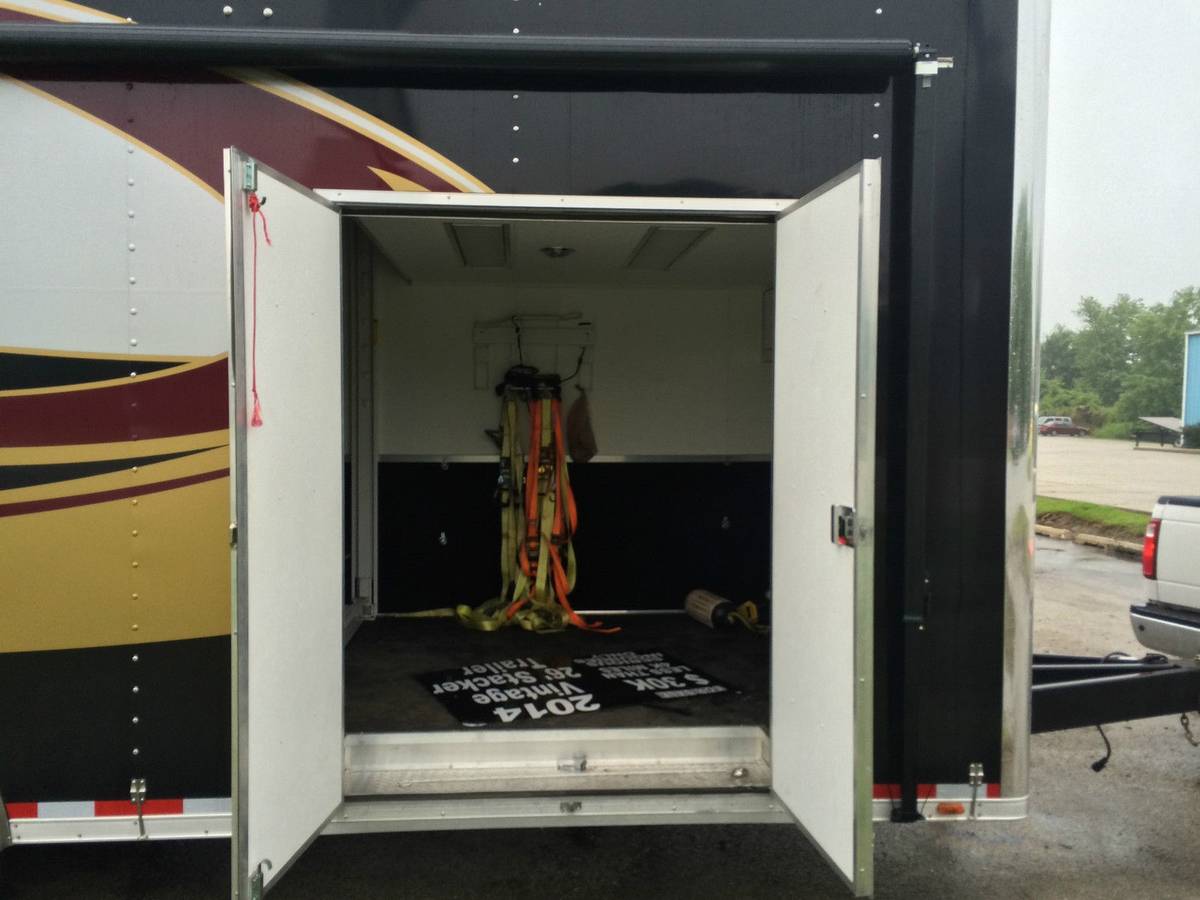 2014 26' Vintage Stacker Racing Trailer with A/C and Cabinetry, photo 7