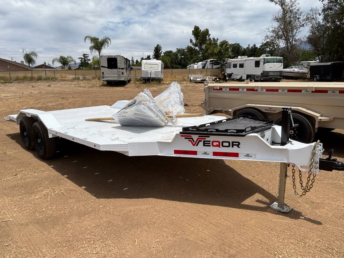 2026 Veqor 10k Car Hauler Drive Over Fender Trailer, photo 2