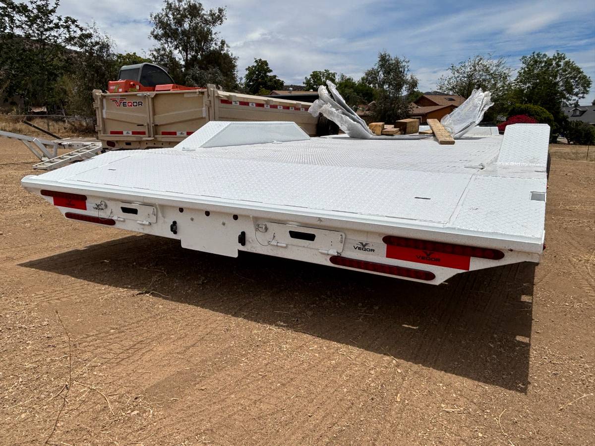 2026 Veqor 10k Car Hauler Drive Over Fender Trailer, photo 3