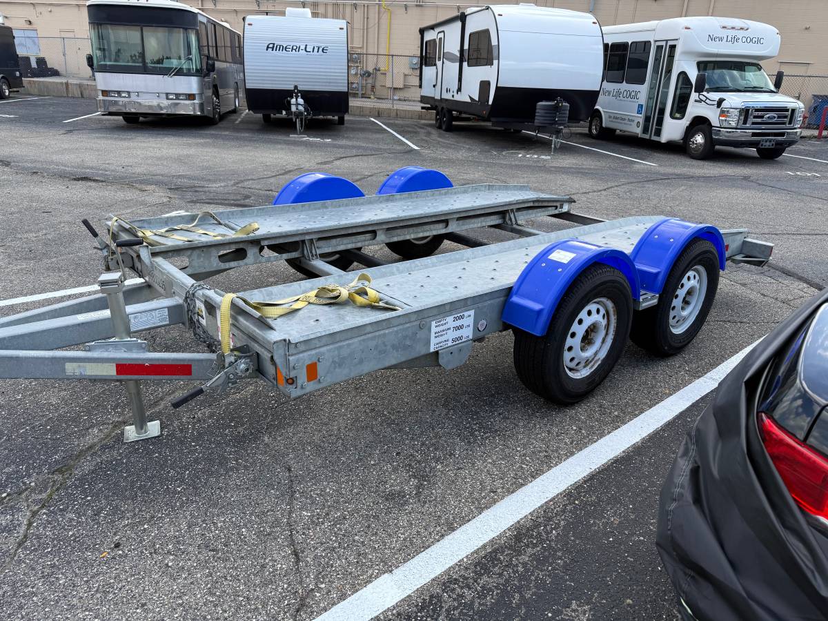 2020 Demco car hauler trailer, photo 2