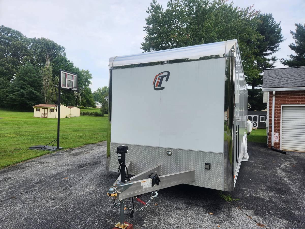 2022 Intech car trailer-28 feet- like new, photo 2