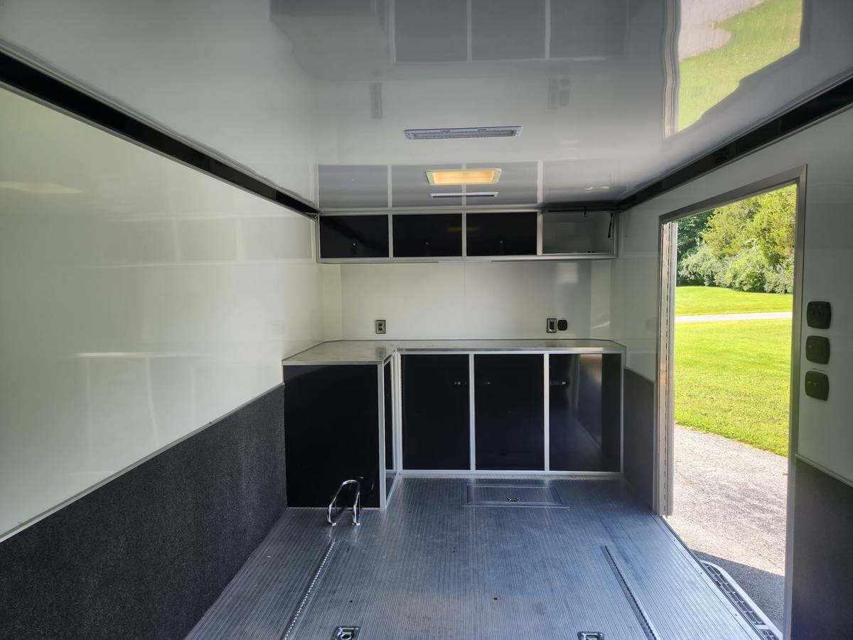 2022 Intech car trailer-28 feet- like new, photo 4