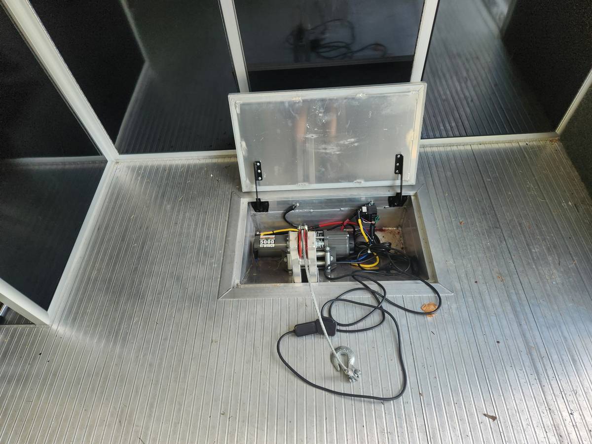 2022 Intech car trailer-28 feet- like new, photo 5