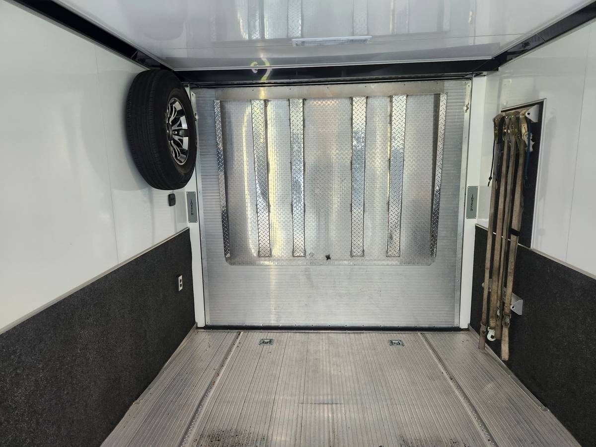 2022 Intech car trailer-28 feet- like new, photo 6