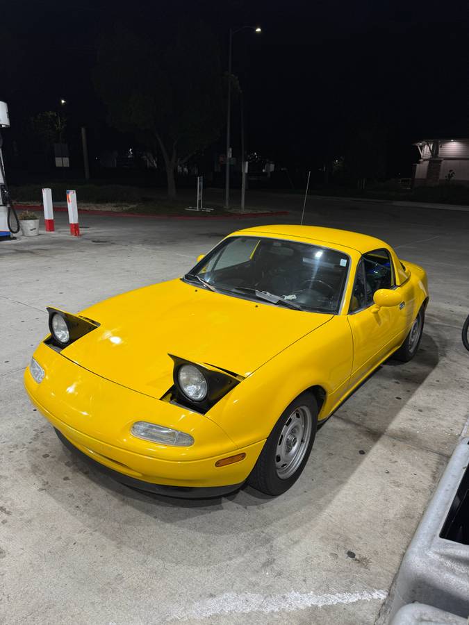 1992 Mazda Miata - Sunburst Yellow 5 Speed, photo 2