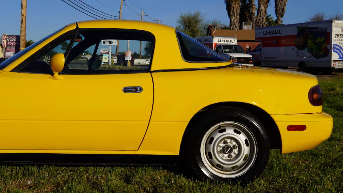 1992 Mazda Miata - Sunburst Yellow 5 Speed, photo 5