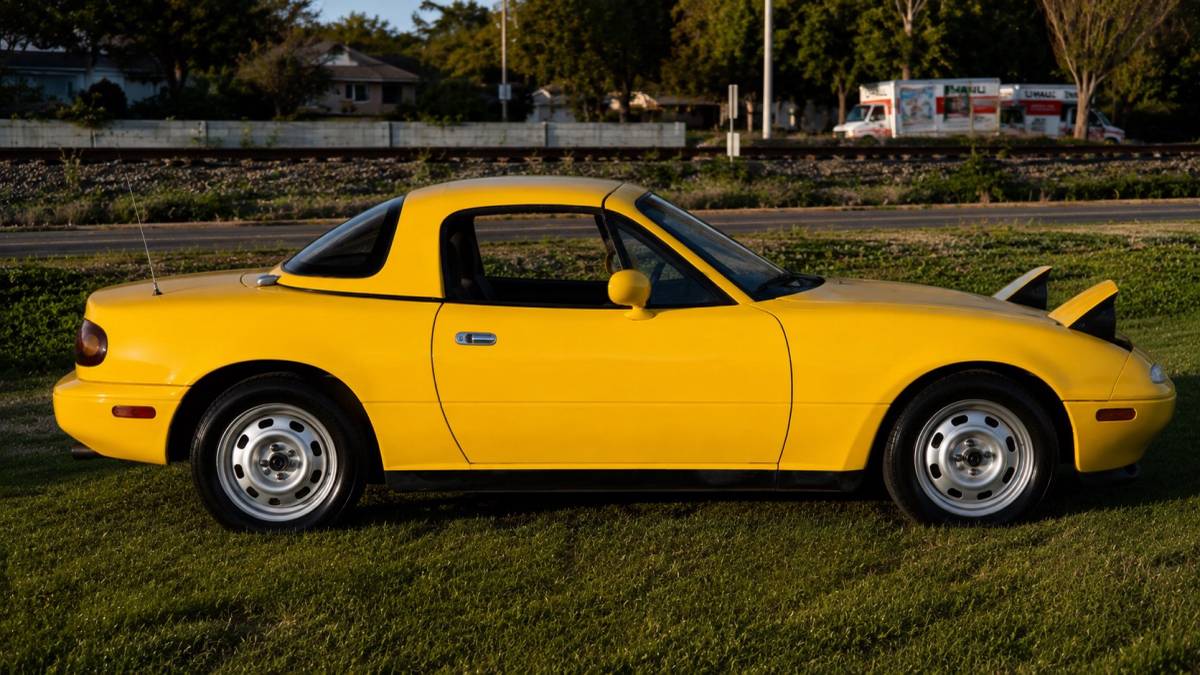 1992 Mazda Miata - Sunburst Yellow 5 Speed, photo 13