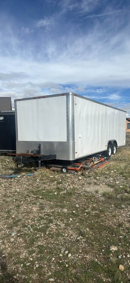 2015 H&H 8.5x24 enclosed trailer Car Hauler/ mobile garage, photo 2
