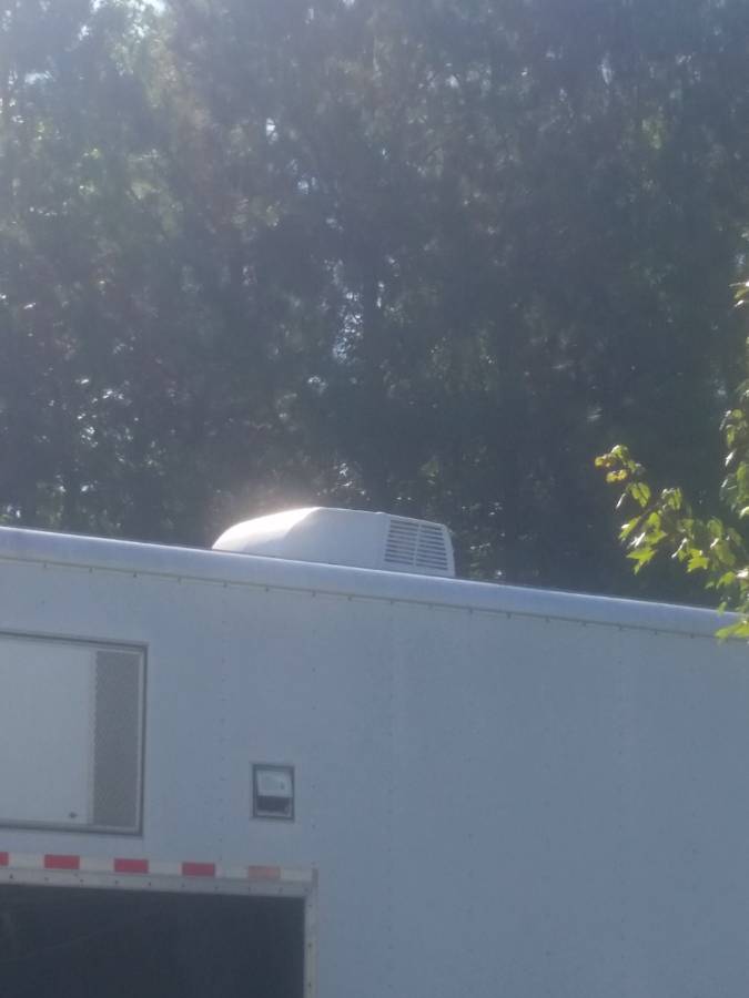 Brand new tires Wells Cargo 44' enclosed w/ Cummings Generator, photo 2