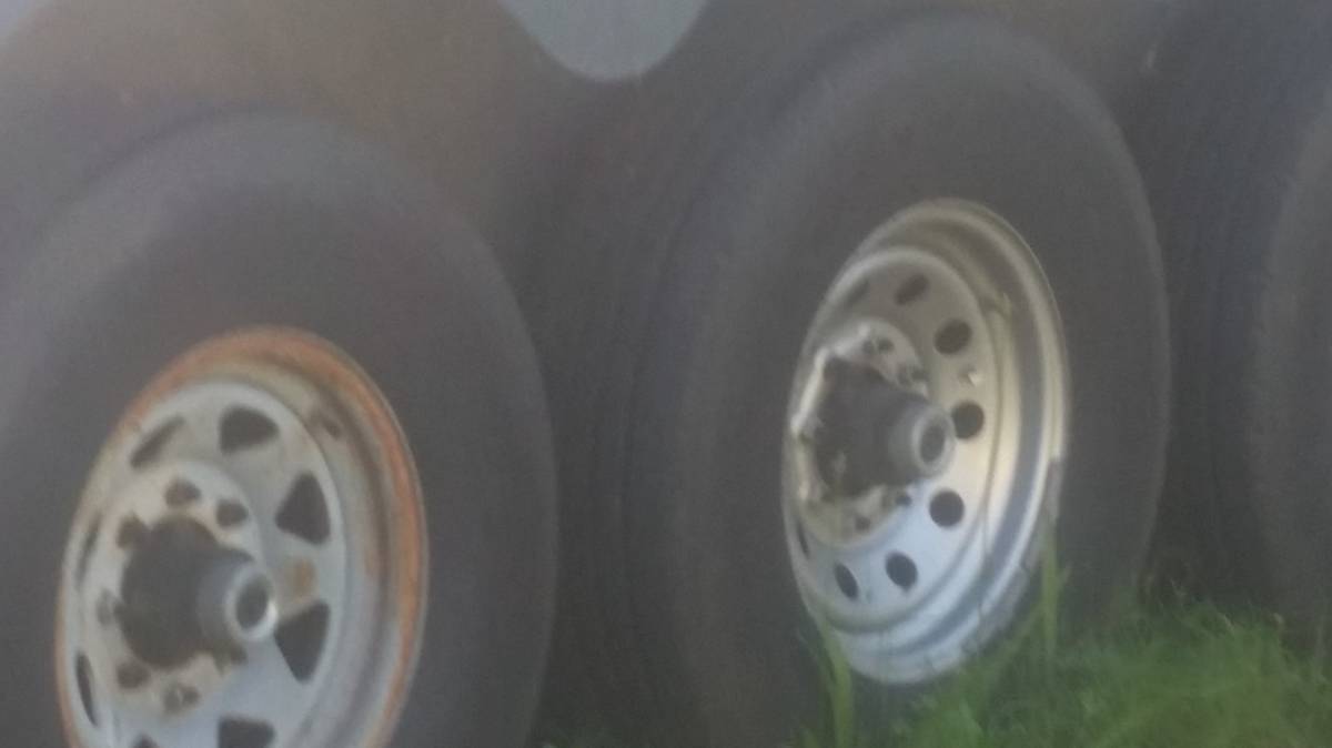Brand new tires Wells Cargo 44' enclosed w/ Cummings Generator, photo 3