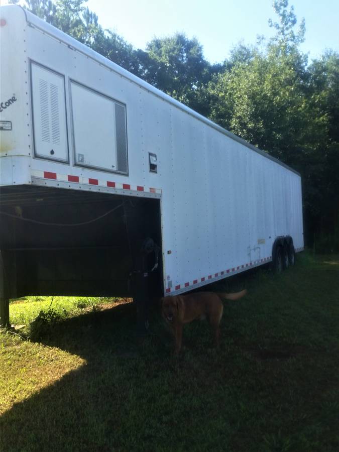 Brand new tires Wells Cargo 44' enclosed w/ Cummings Generator, photo 5
