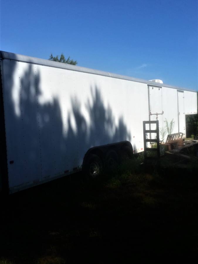 Brand new tires Wells Cargo 44' enclosed w/ Cummings Generator, photo 6
