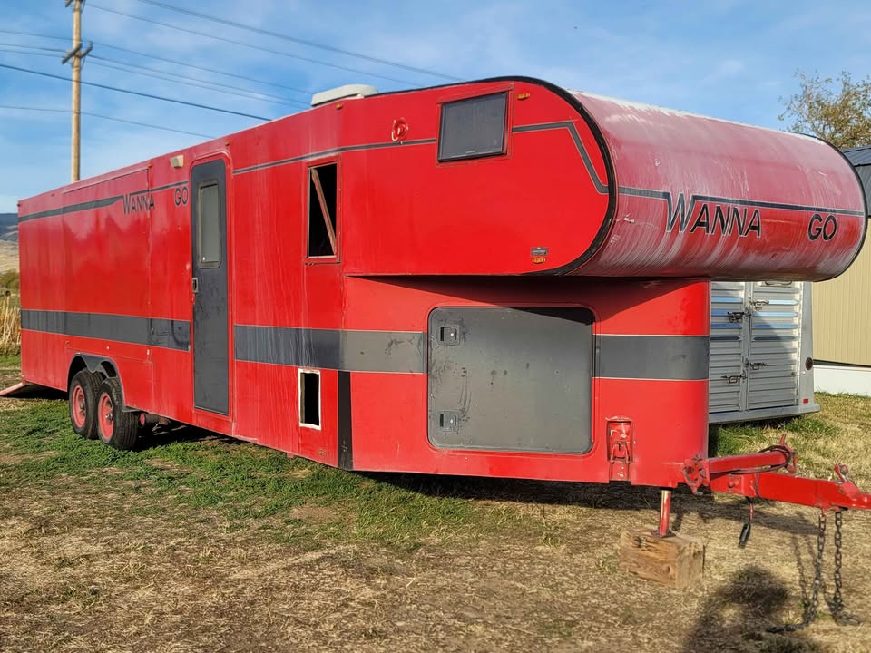 1985 28 ft enclosed car hauler, 10K, needs wiring work, photo 2
