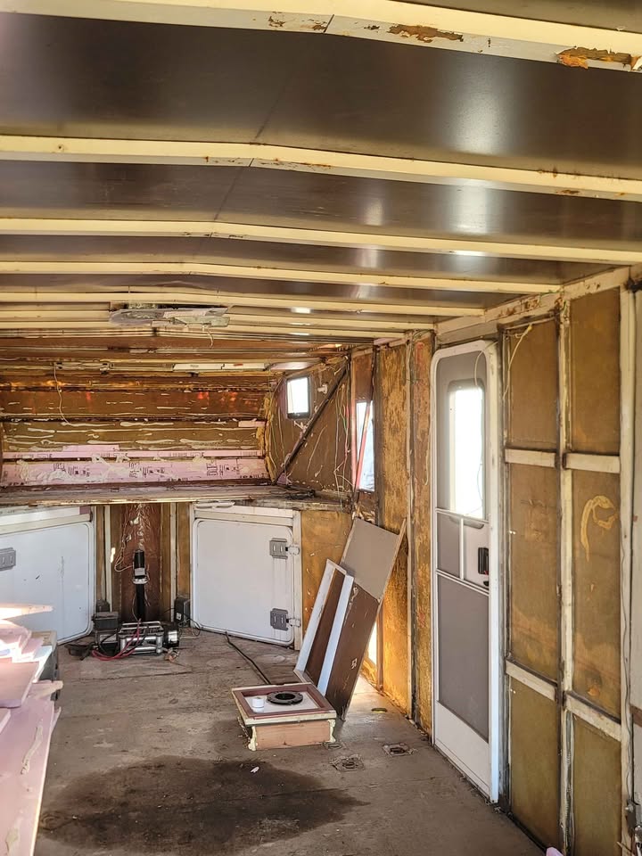 1985 28 ft enclosed car hauler, 10K, needs wiring work, photo 8