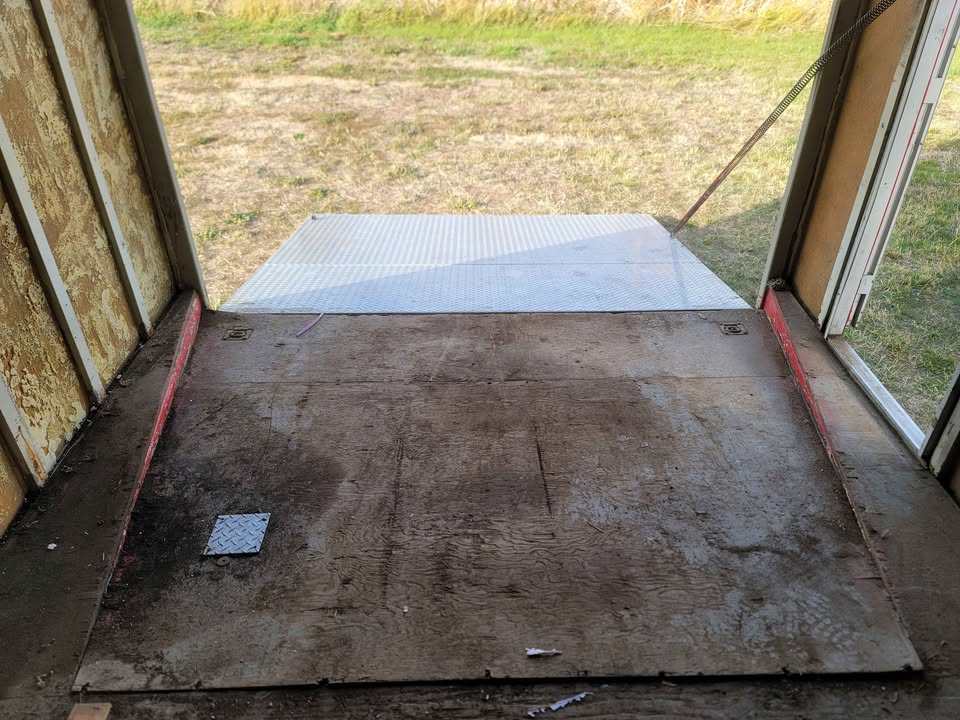 1985 28 ft enclosed car hauler, 10K, needs wiring work, photo 12
