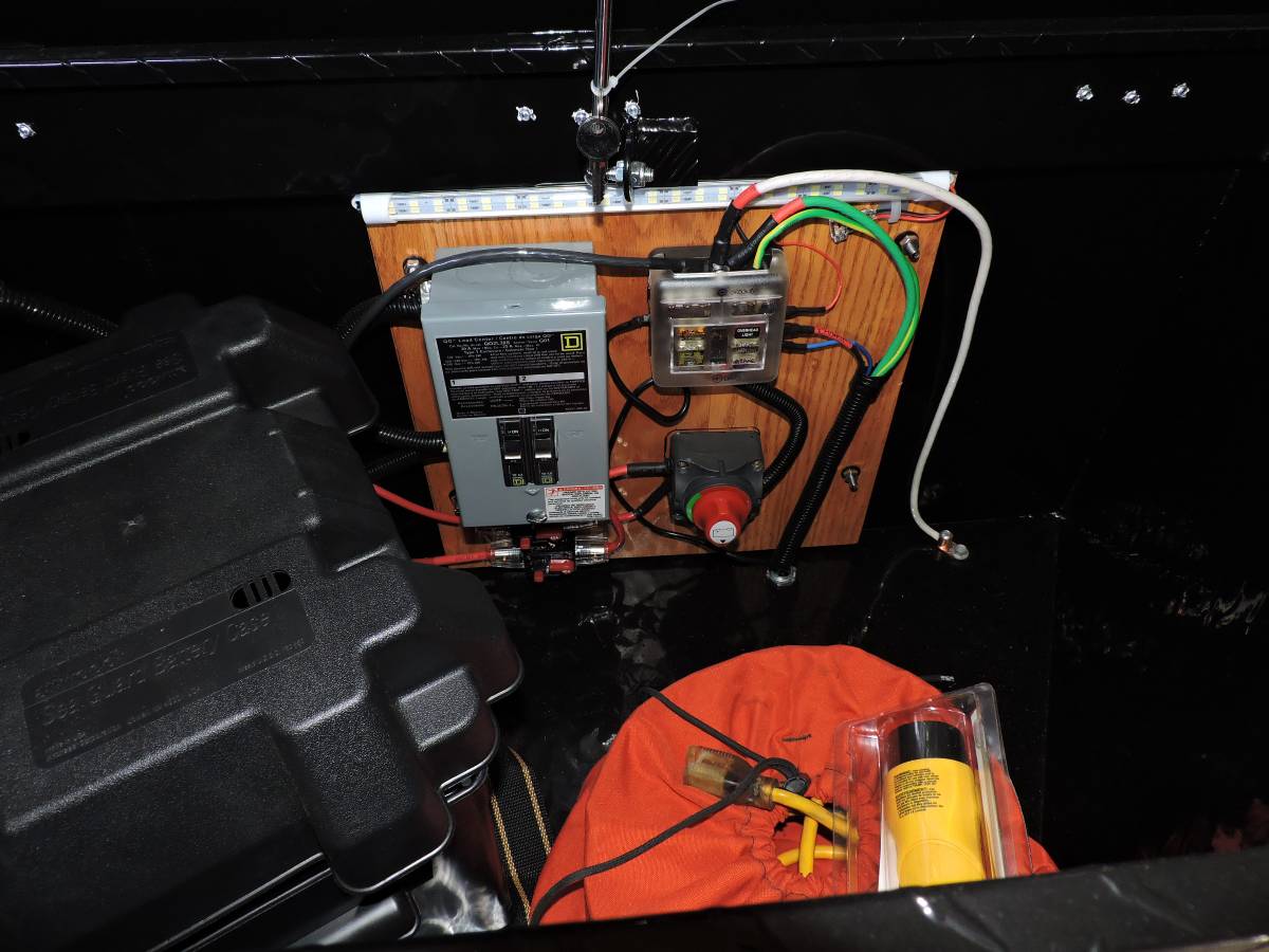 16 ft Hallmark car hauler box trailer/ custom interior, photo 3