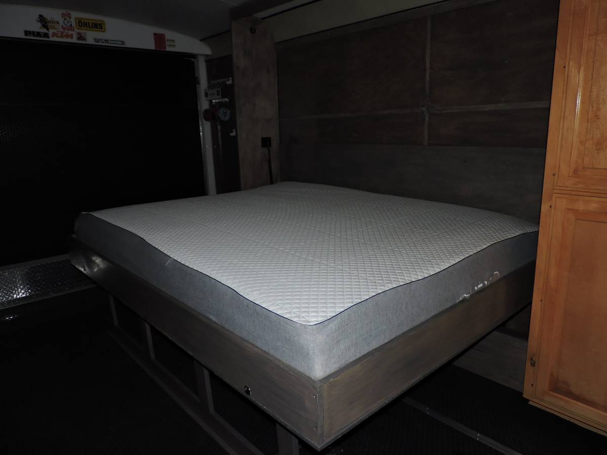 16 ft Hallmark car hauler box trailer/ custom interior, photo 7