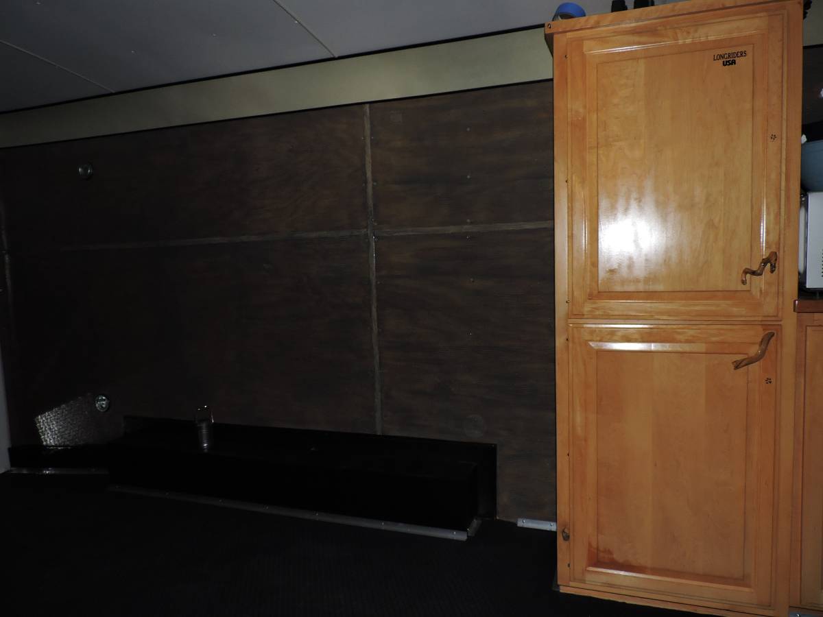 16 ft Hallmark car hauler box trailer/ custom interior, photo 10