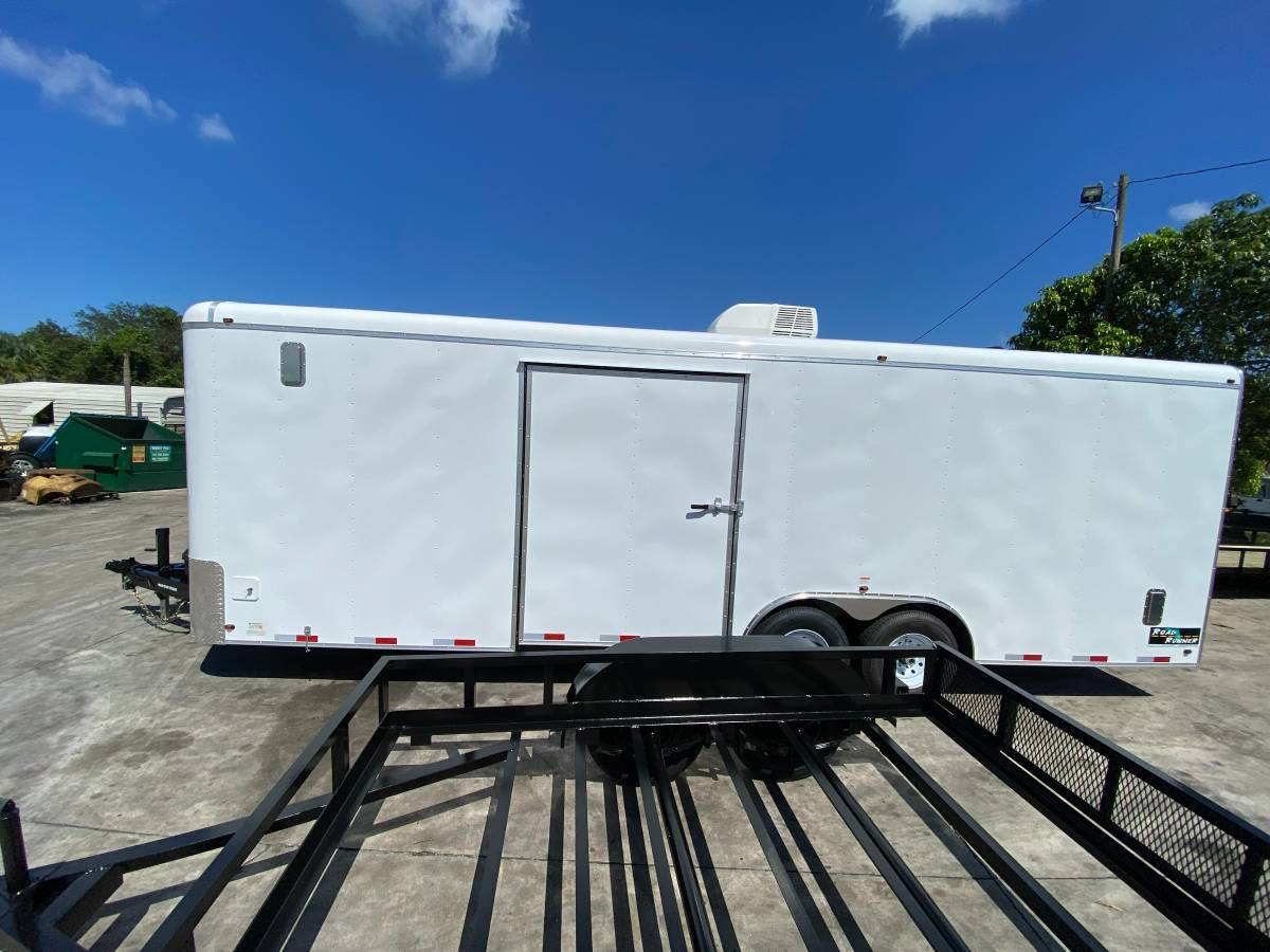 2022 26'x8.5' Indian River Roadrunner Enclosed Trailer, photo 2