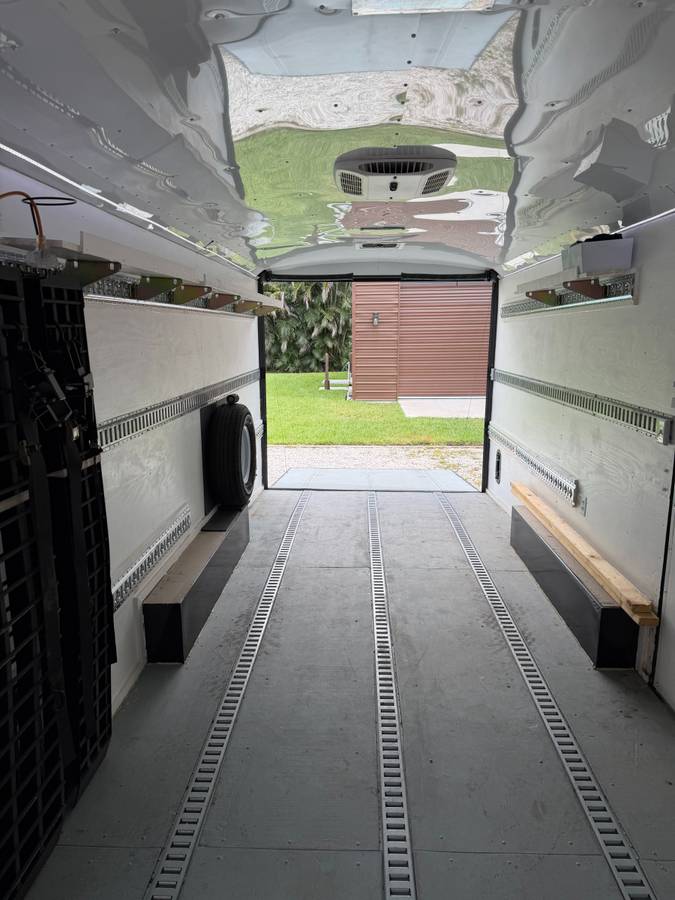 2022 26'x8.5' Indian River Roadrunner Enclosed Trailer, photo 6