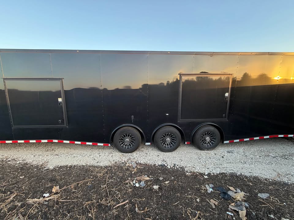 36” Enclosed car Hauler, photo 3