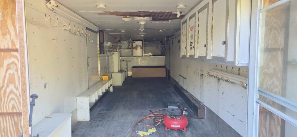 1998 United Expressline 40 ft gooseneck car hauler trailer, photo 13