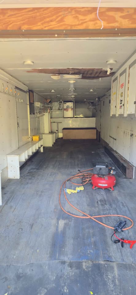 1998 United Expressline 40 ft gooseneck car hauler trailer, photo 14