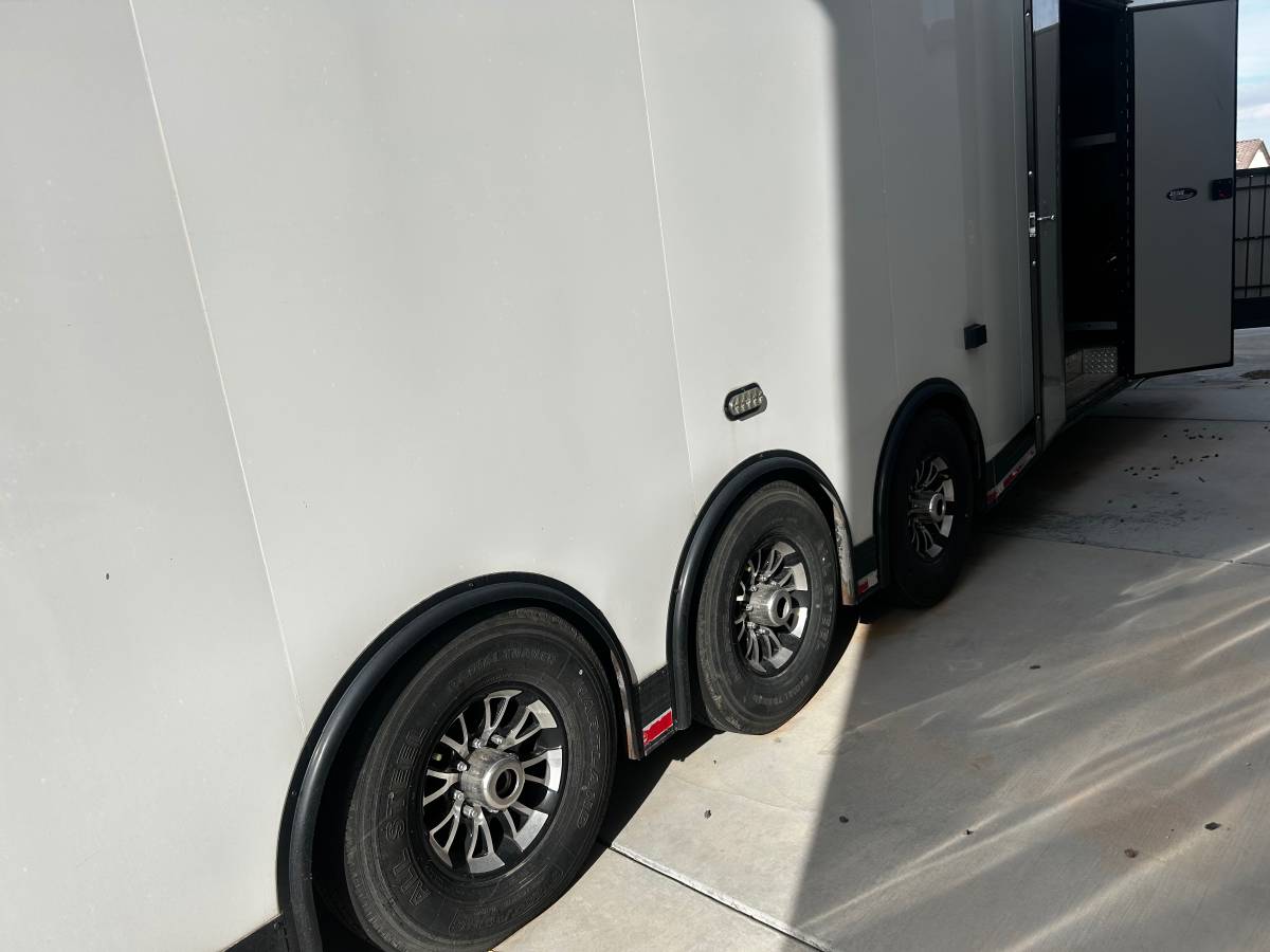 2022 32’ cargo mate eliminator race trailer 80” clear width, photo 3