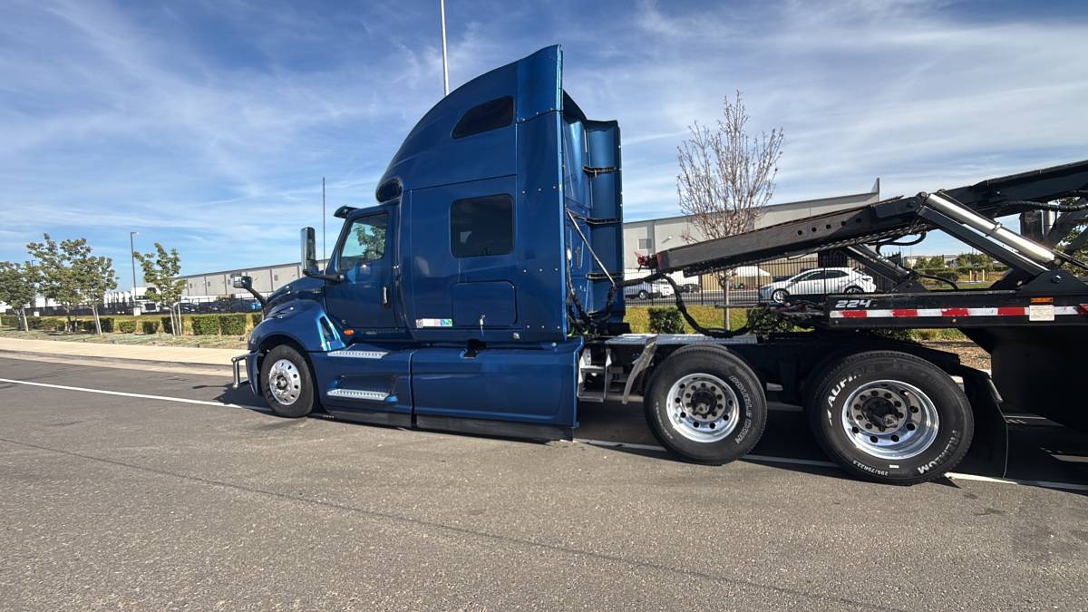 International LT Series Semi-Truck with Car Hauler Trailer, photo 2