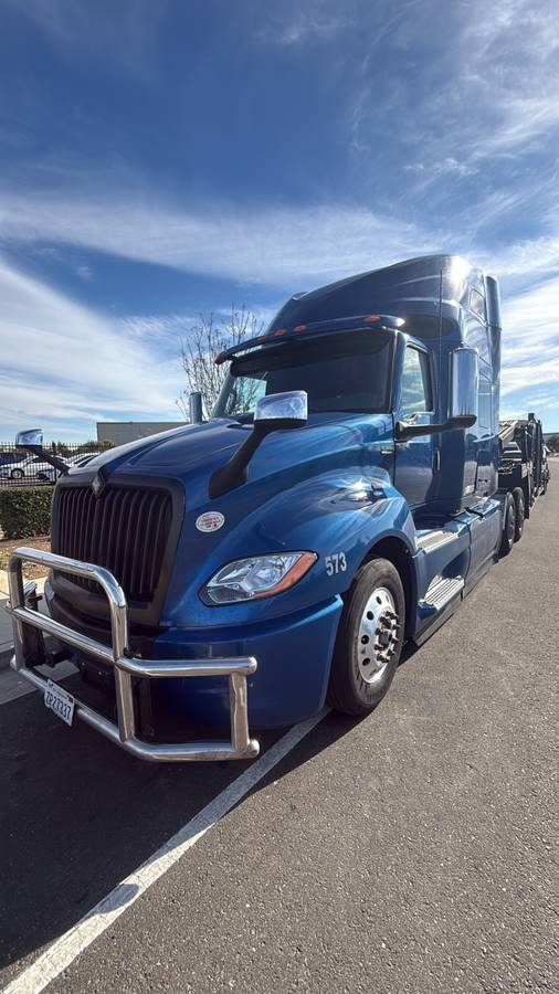 International LT Series Semi-Truck with Car Hauler Trailer, photo 3