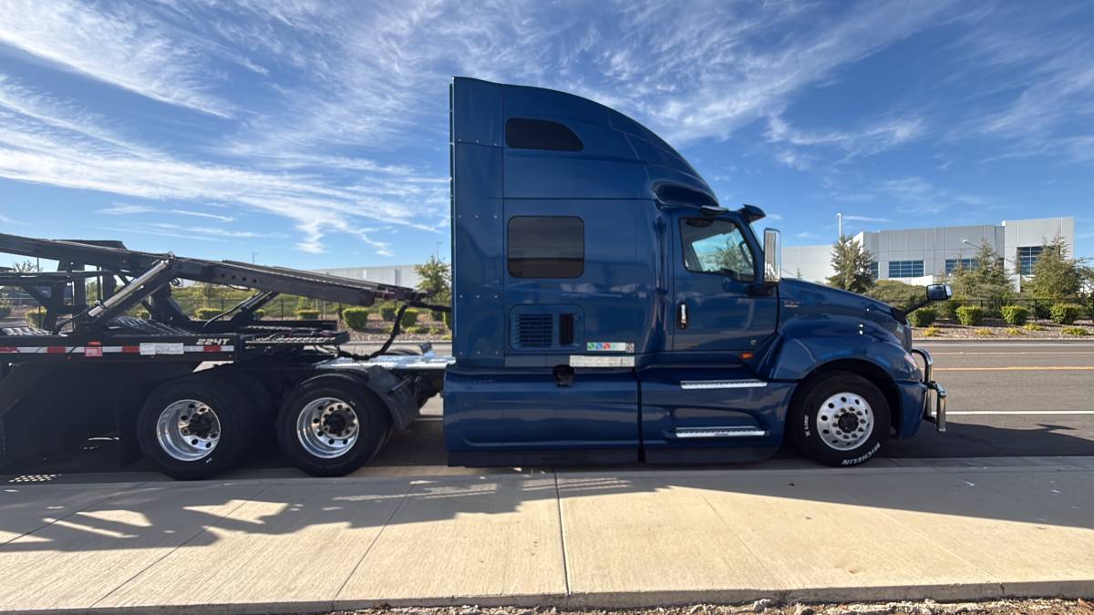 International LT Series Semi-Truck with Car Hauler Trailer, photo 4