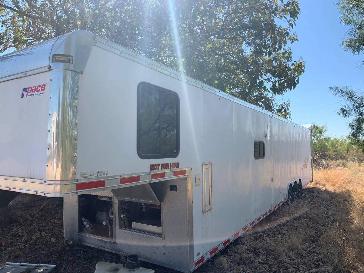 Race trailer, photo 2