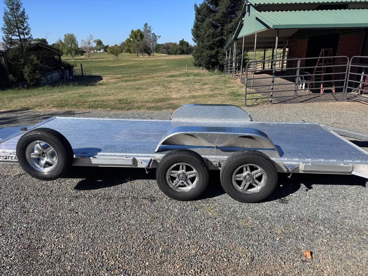 2021 18 ft. Featherlite aluminum car trailer, photo 3