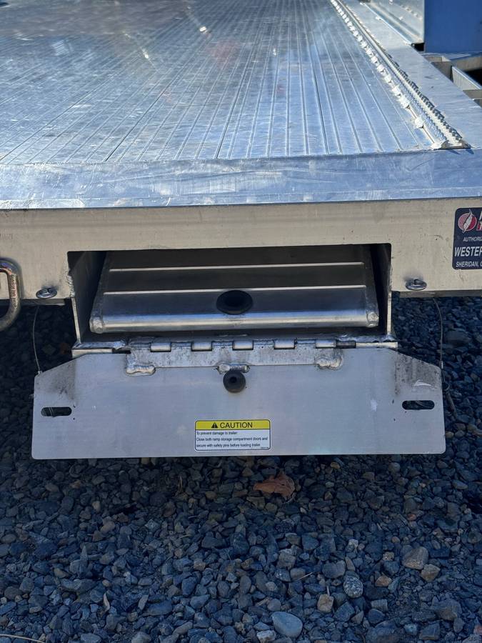 2021 18 ft. Featherlite aluminum car trailer, photo 4