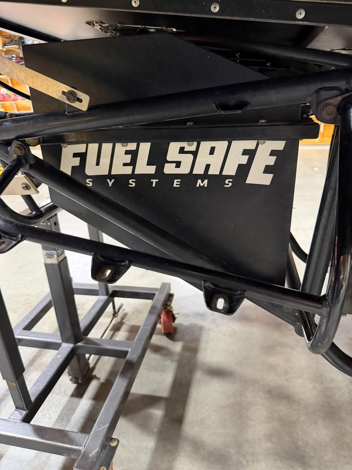 2025 Longhorn dirt late model, ~30 nights, new Longhorn parts, photo 11