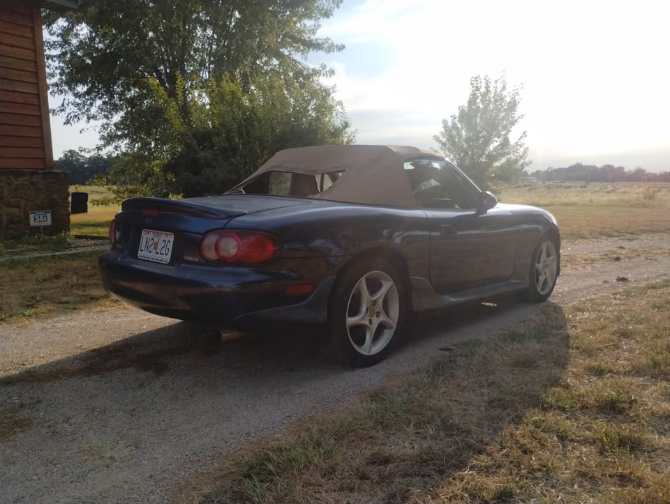 2002 Mazda Miata MX-5 LS, runs and drives, needs work, photo 2