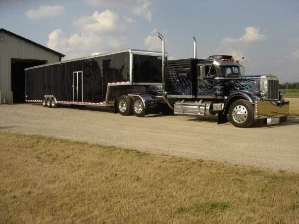 2007 United Expressline 48 ft gooseneck race trailer, toy hauler, photo 2