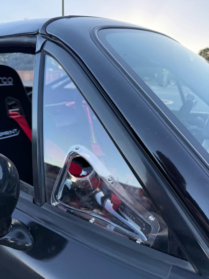 1993 Mazda MX-5 Miata, former Spec Miata race car, half cage, photo 16