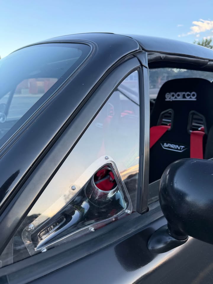1993 Mazda MX-5 Miata, former Spec Miata race car, half cage, photo 17