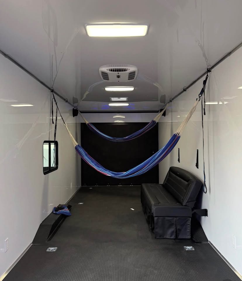 2025 Fractal 8.5x26 enclosed race trailer, fully loaded, photo 9