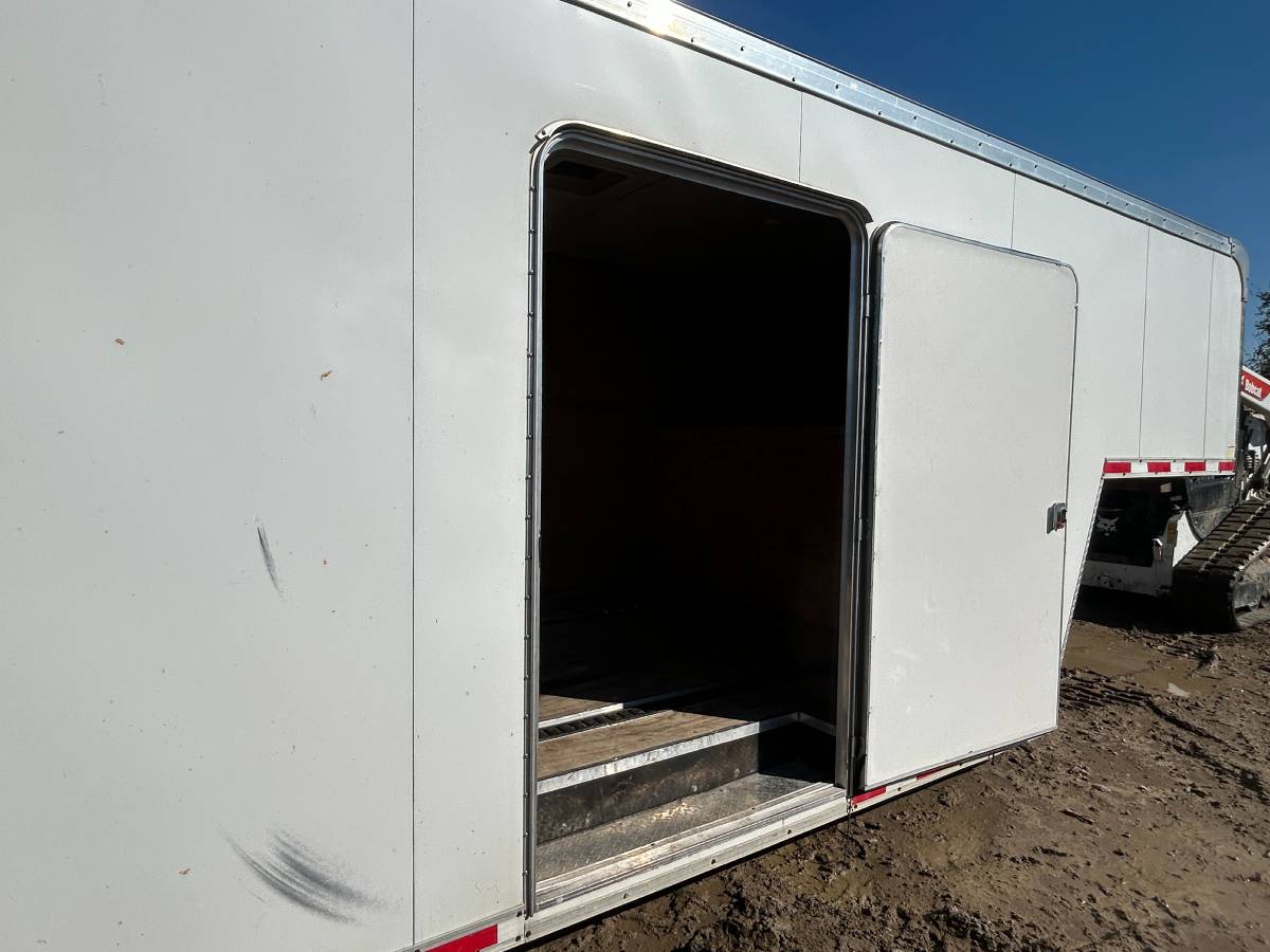 48' Forest River AutoMaster SS Enclosed, photo 4
