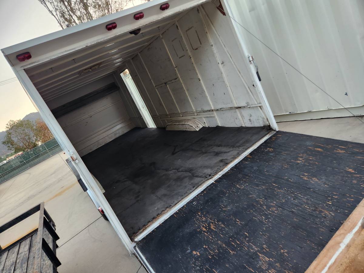 20x8 car hauler trailer enclosed cargo with ramp, photo 3