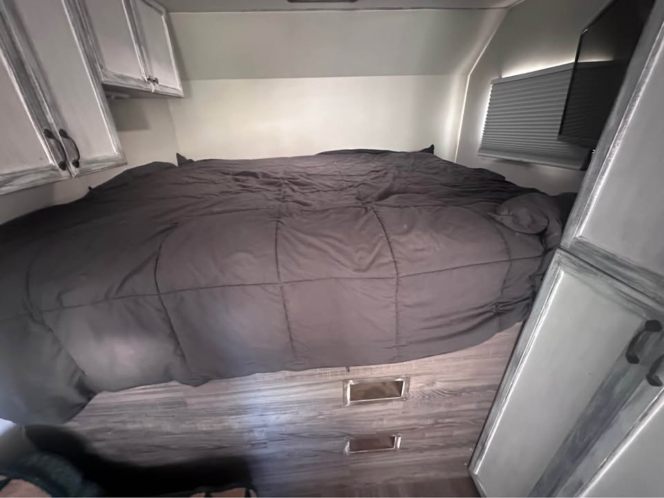 1999 Cargo mate 48ft enclosed race trailer, photo 3