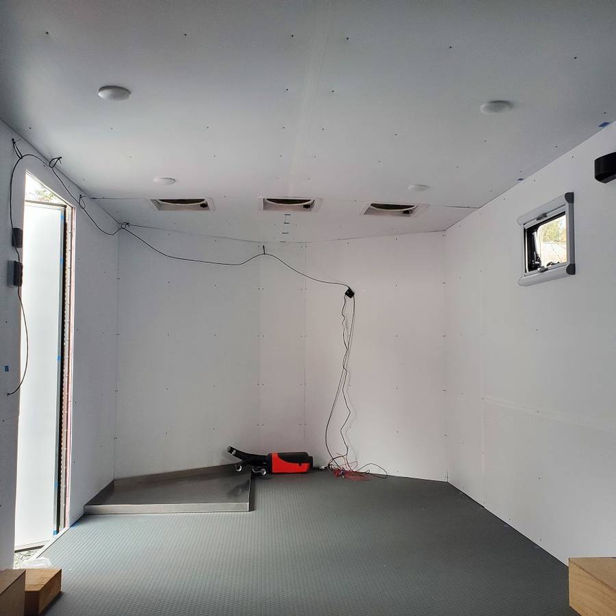 2022 Look aluminum 4 season ski shack / toy hauler enclosed trailer, photo 3
