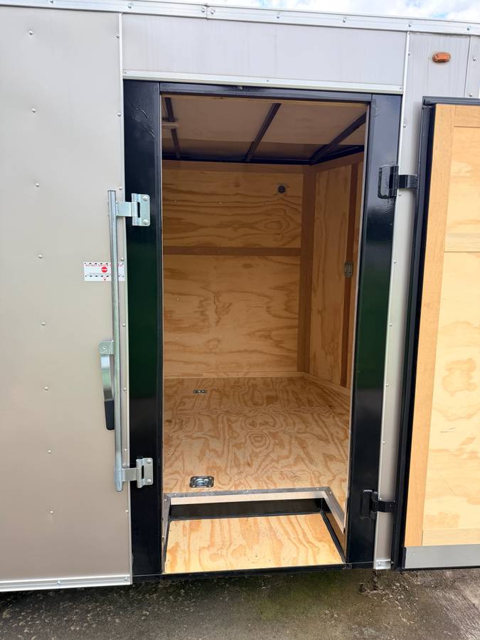 2025 Interstate Victory 24’ Enclosed Trailer, photo 6