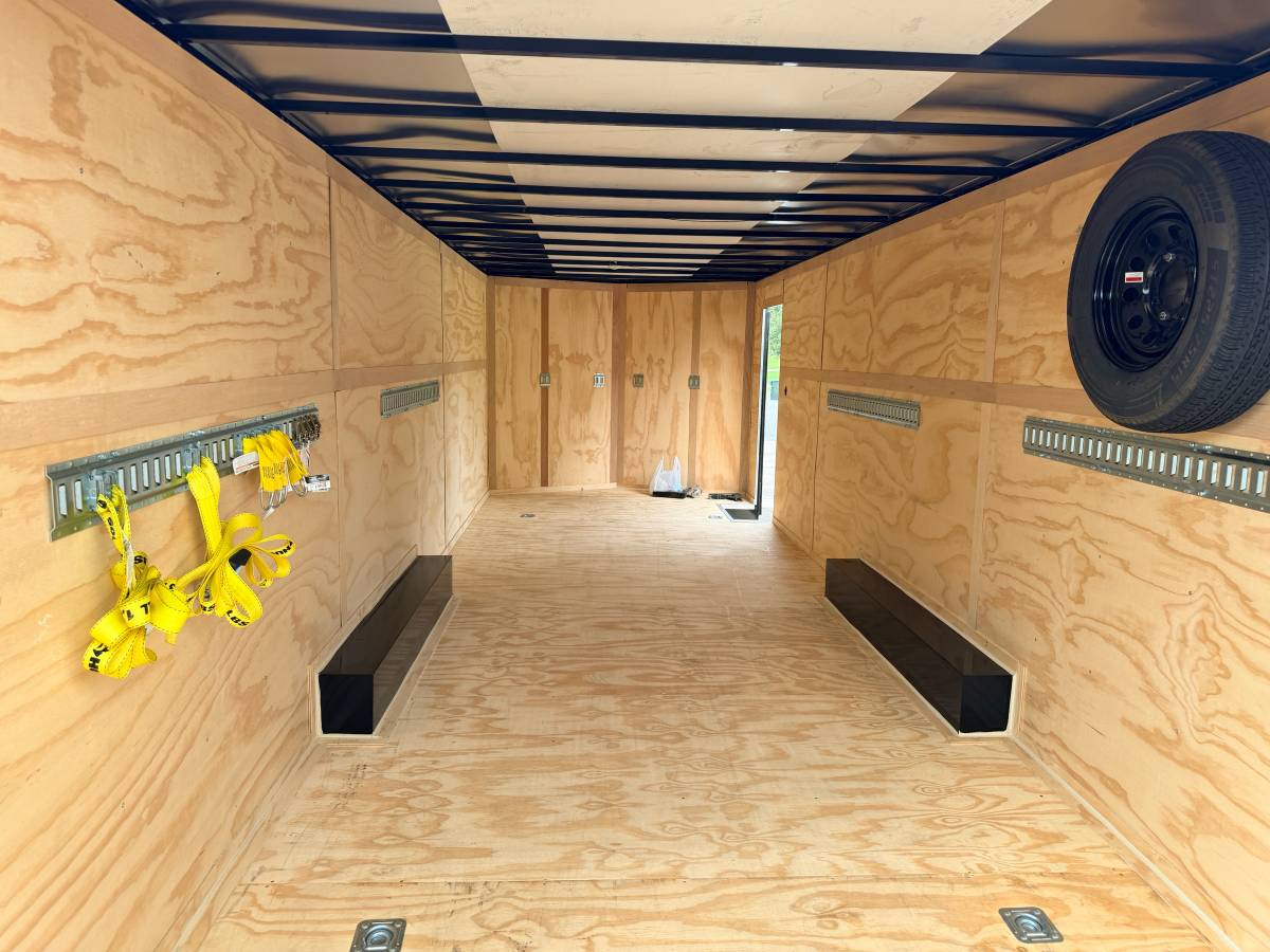 2025 Interstate Victory 24’ Enclosed Trailer, photo 10